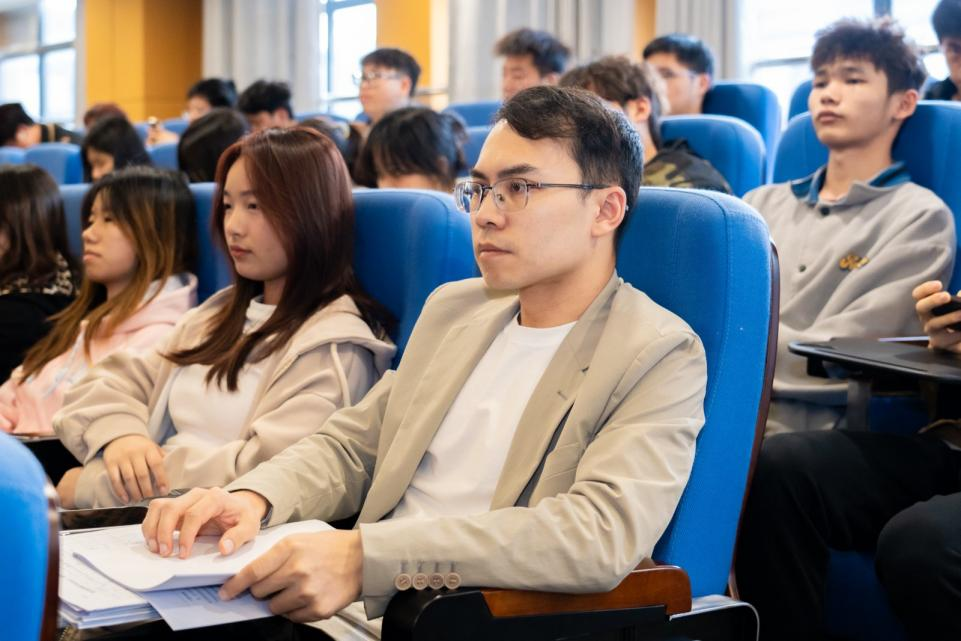 黄其洪教授应邀到贵州商学院马克思主义学院做学术讲座